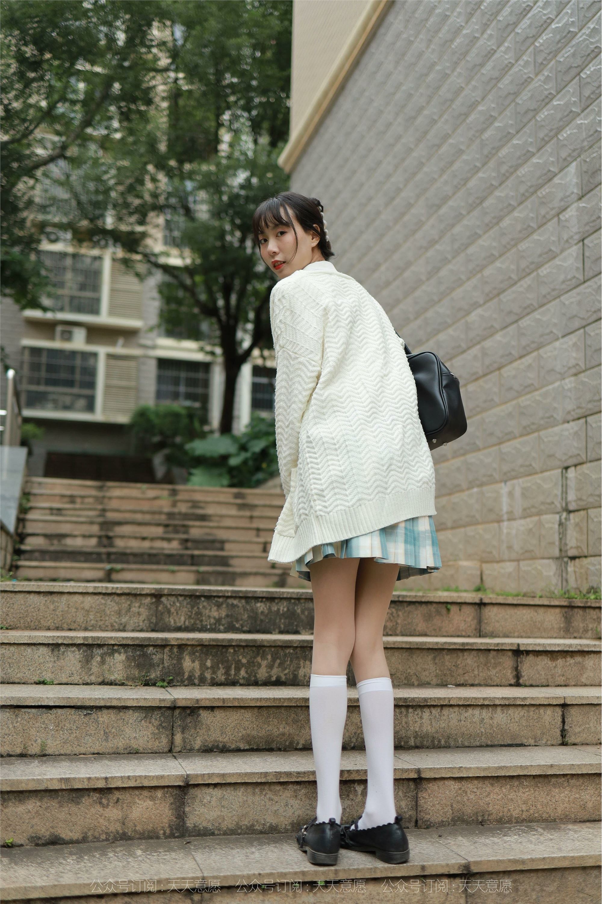 IESS异思趣向  2021.11.02 丝享家963：团团《长腿JK装》